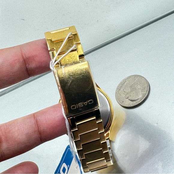 Casio Stainless Steel Watch
37mm Case in Diameter
New Battery Inside. - Picture 3 of 9